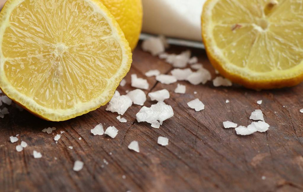 Limón fresco y sal
 - Foto, Imagen