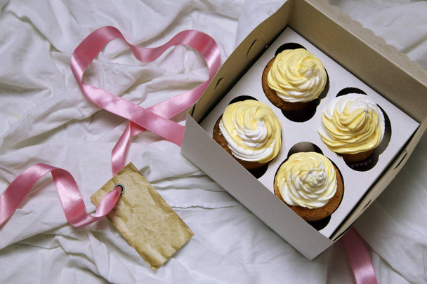 muffins au citron cupcakes à la crème au beurre
 - Photo, image