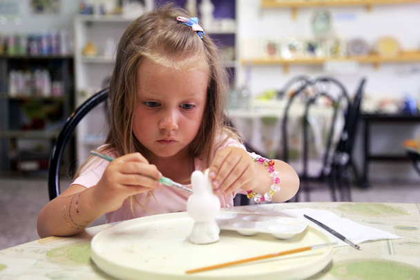 Little girl is engaged in creativity - Photo, Image