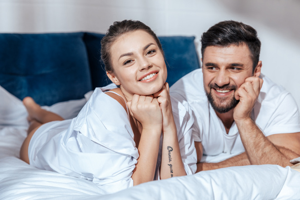 loving couple in bed - Foto, Imagen