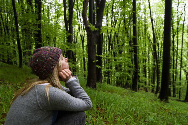 young woman in the green woods meditating - Foto, Bild