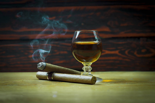 Cigar on Drink  - Фото, зображення