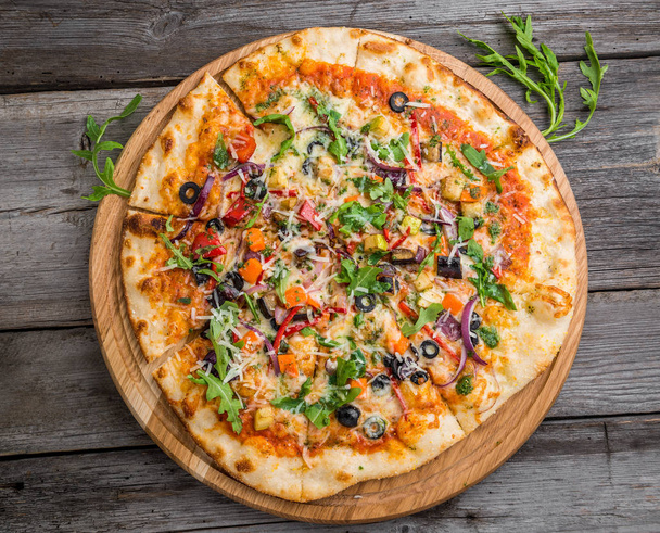 野菜のおいしいイタリアン ピザ - 写真・画像