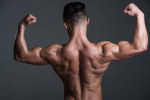 man with muscular body and back - Φωτογραφία, εικόνα