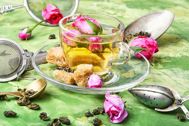 bylinkový čaj lístků čajové růže - Fotografie, Obrázek