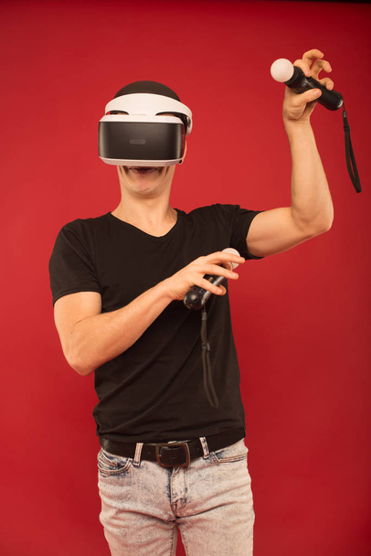 mens staande 3d bril - Foto, afbeelding