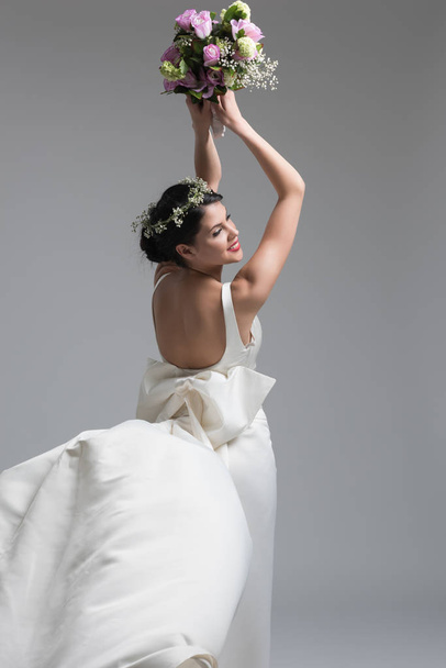 bride with a bouquet  isolated  - Foto, Imagen