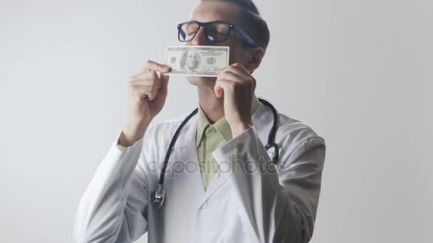 Doctor counts the money. A bribe to a medical worker. Expensive medicine. - Video, Çekim