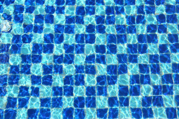 Soyut mavi mozaik karolar Yüzme Havuzu su arka planı için - Fotoğraf, Görsel