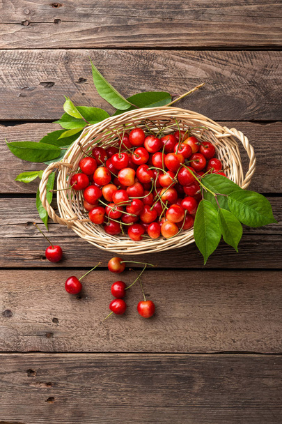Sweet cherry in basket - Fotó, kép