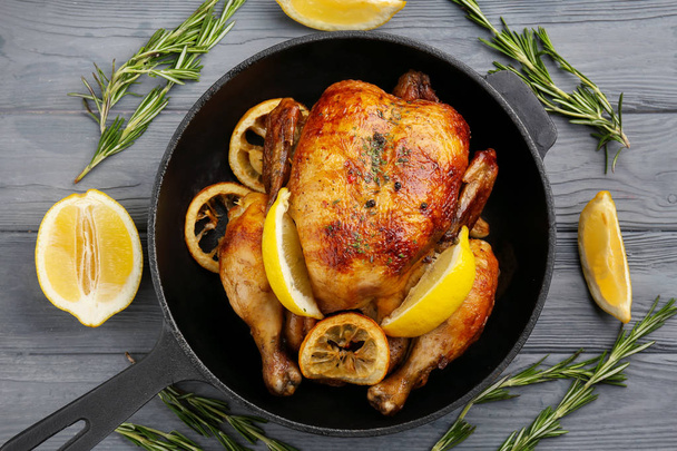 Homemade baked chicken with lemon - Foto, immagini