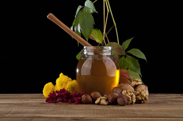 miel, flores y frutos secos
 - Foto, Imagen