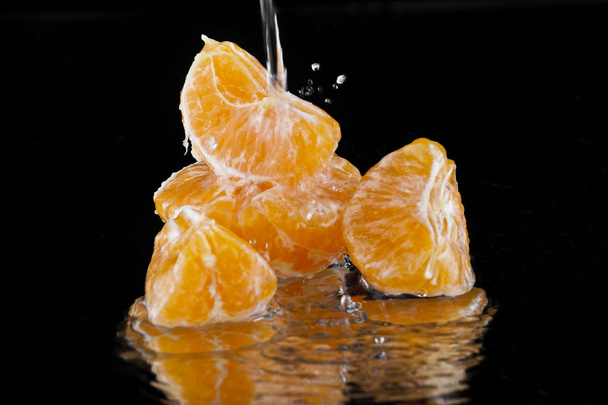appelsiinit vesipisaroissa
 - Valokuva, kuva