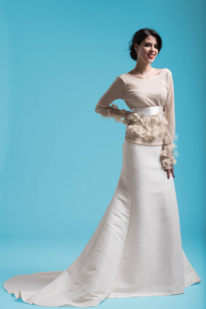 beautiful young woman in wedding dress - Fotografie, Obrázek