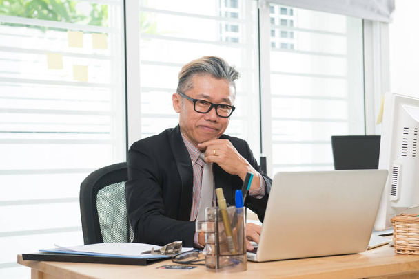 senior asian businessman in office - Foto, Imagem