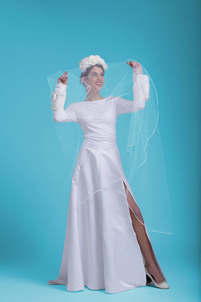 beautiful young woman in wedding dress - Valokuva, kuva