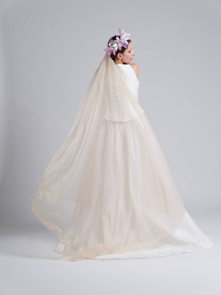 beautiful woman wearing wedding dress  - Foto, Bild