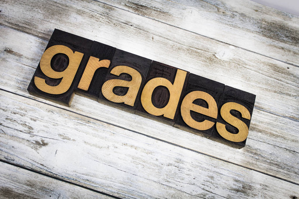 Grades Letterpress Word on Wooden Background - Foto, Imagem