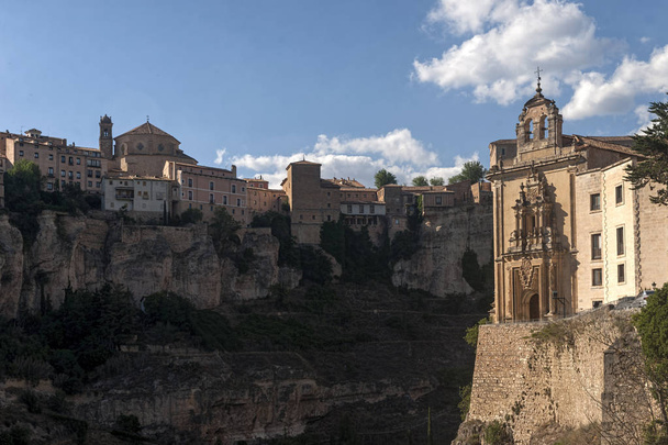Средневековые города Испании, Куэнка в автономном сообществе Кастилья-ла-Манча
 - Фото, изображение