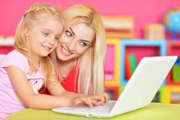 woman and little girl using   laptop - Foto, Imagen