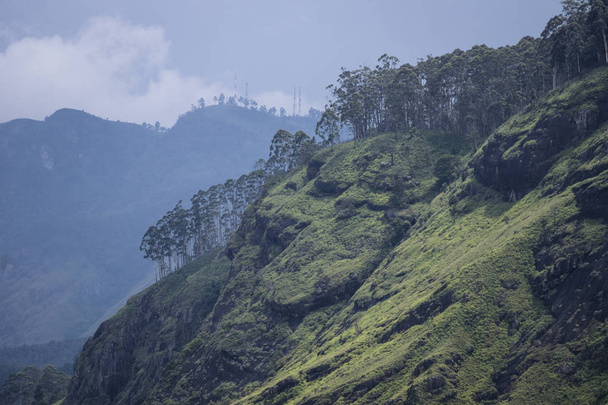 Pohled z malého Adams Peak do Ella Rock, Srí Lanka - Fotografie, Obrázek