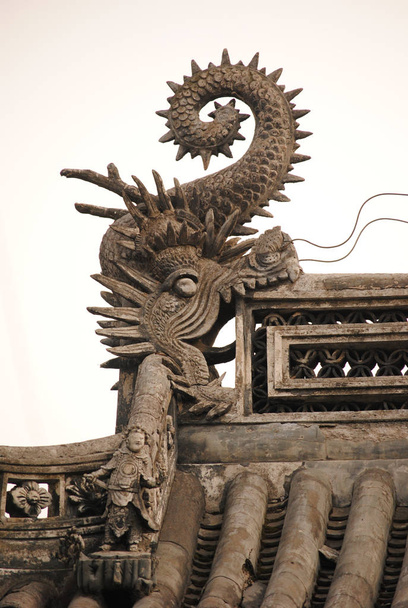 Китайская скульптура дракона в саду Юйюань
 - Фото, изображение