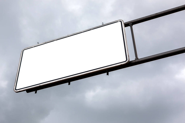 Velké dopravní značka proti obloze - Fotografie, Obrázek