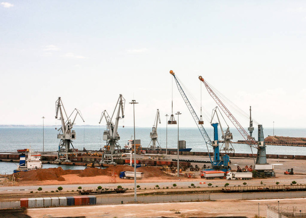 テッサロニキ、ギリシャの古い貨物港 - 写真・画像