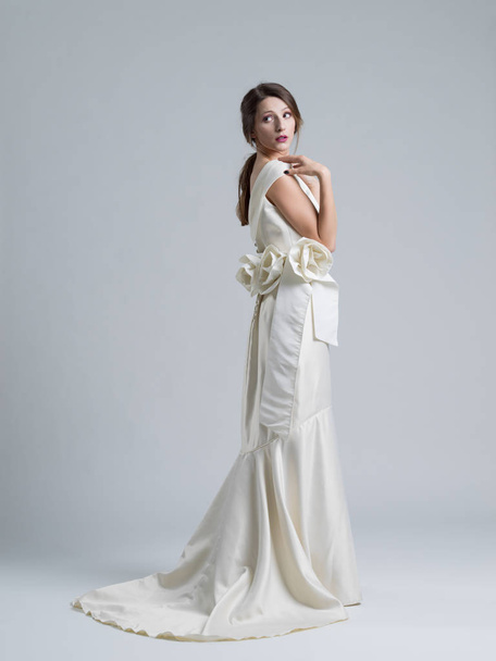 beautiful young woman in wedding dress - Foto, Imagem