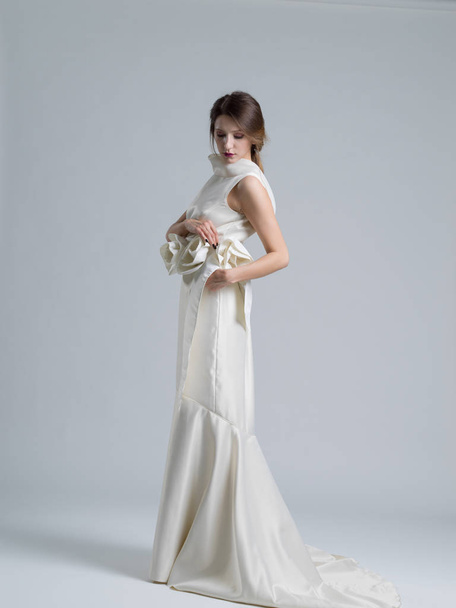 beautiful young woman in wedding dress - Foto, immagini