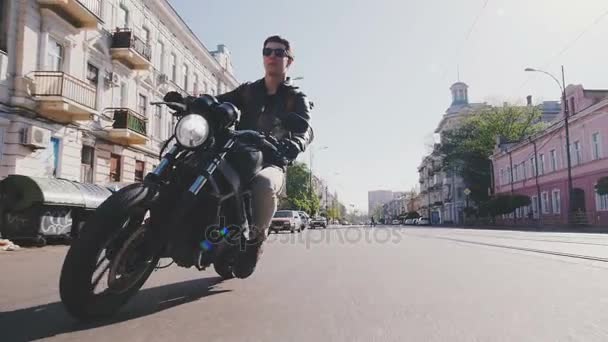 man riding motorcycle on city - Кадры, видео