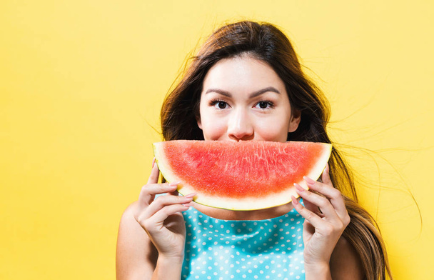  Happy young woman holding watermelon - Valokuva, kuva