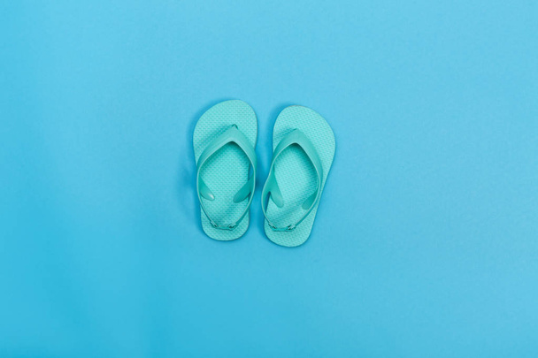 Beach sandals on a blue background - Φωτογραφία, εικόνα