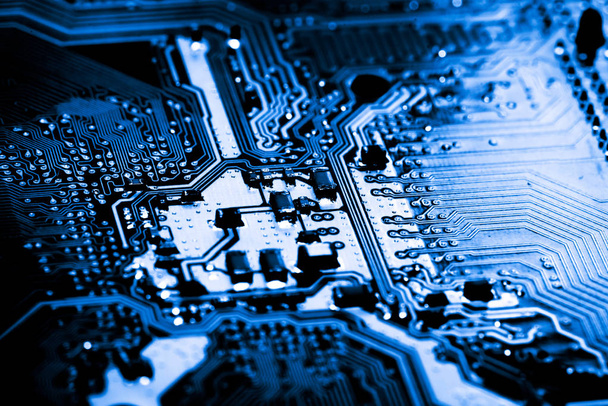 Resumen, primer plano de los circuitos electrónicos en tecnología en el fondo de la computadora de la placa principal (placa lógica, placa base de la CPU, placa principal, placa del sistema, mobo
) - Foto, imagen