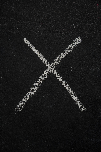 Buchstabe x auf schwarzer Tafel - Foto, Bild