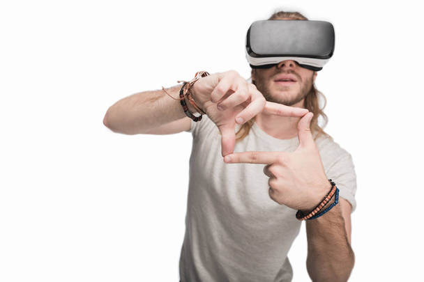 Ember használja a virtuális-valóság sisak - Fotó, kép