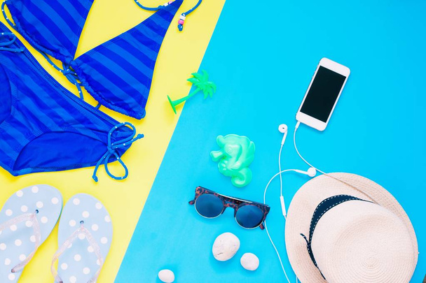 Flat lay creative summer set for girl with smartphone - Foto, Imagem
