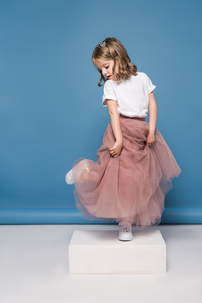 Little girl in pink skirt  - Foto, Imagem