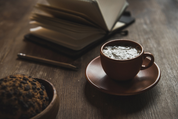 csésze kávé és a notebook  - Fotó, kép