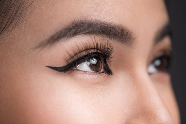occhio femminile con eyeliner classico
  - Foto, immagini