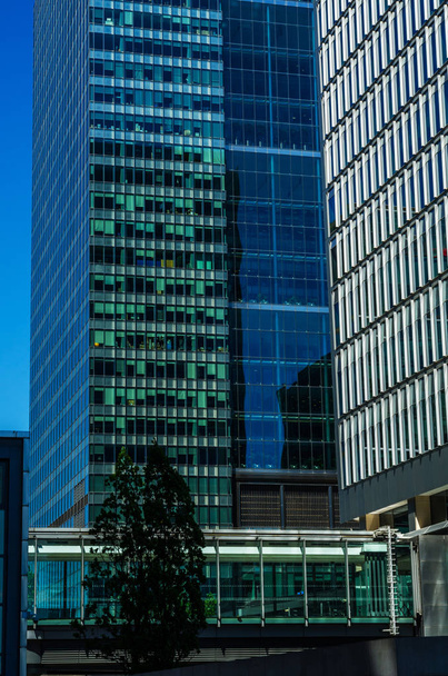 Rascacielos de negocios modernos, edificios de vidrio alto, arco moderno
 - Foto, imagen