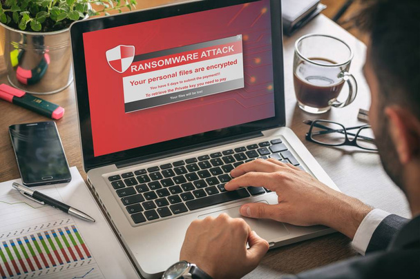 Ransomware alert na ekranie laptopa - Zdjęcie, obraz