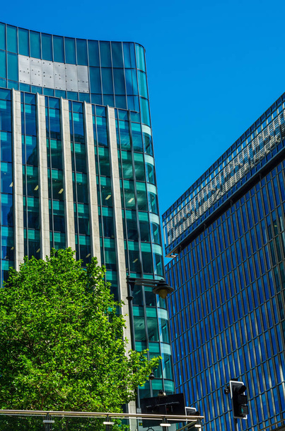 Сучасні бізнес-хмарочоси, високі скляні будівлі, сучасний архітектор
 - Фото, зображення