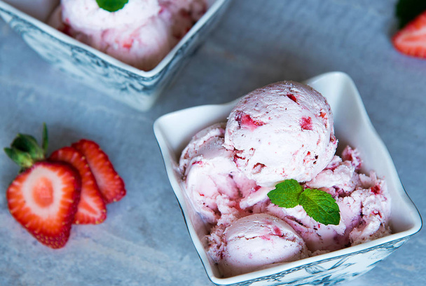 Homemade strawberry ice cream with fresh strawberries and peppermint leaves - Photo, Image