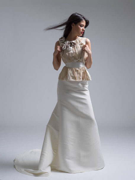 beautiful young woman in wedding dress - Fotoğraf, Görsel