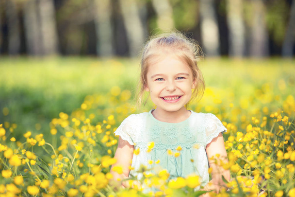 Happy little girl on blooming meadow - Foto, Imagem