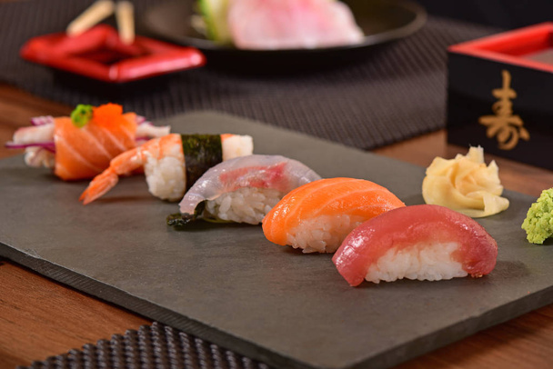 Set de sushi Nigiri
 - Foto, imagen