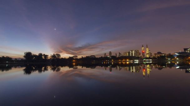Kuala Lumpur, línea del horizonte de Malasia en Titiwangsa Park
. - Foto, imagen