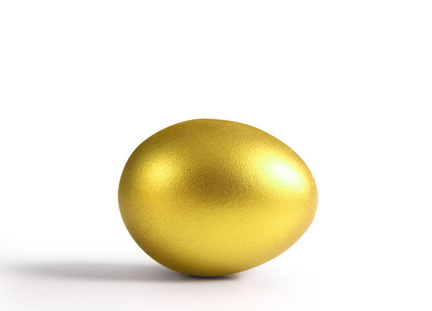Huevo de Pascua dorado aislado
 - Foto, Imagen