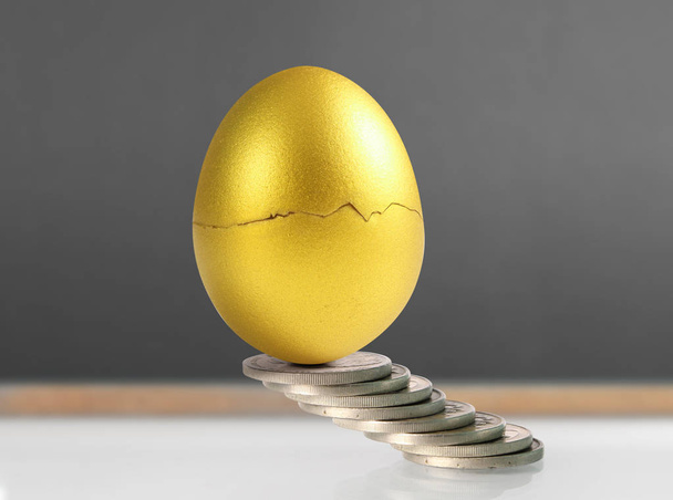 Золотое пасхальное яйцо
 - Фото, изображение